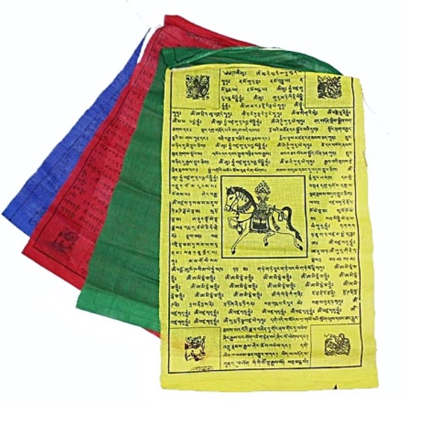 Тибетский флаг (буддийский флажок) с мантрами можно купить в интернет-магазине фэн-шуй "Мой Талисман"
