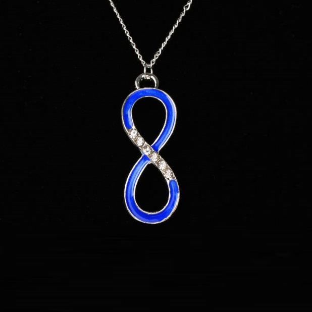 Восьмерка со стразами (синяя) - знак бесконечности на подвеске можно купить в интернет-магазине фэн-шуй "Мой Талисман"
