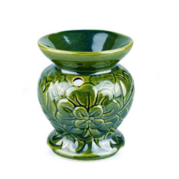 Аромалампа "Цветы" – красивый сувенир, выполненный из глазурованной керамики в виде обычной вазы и декорированный оригинальным цветочным узором. 
