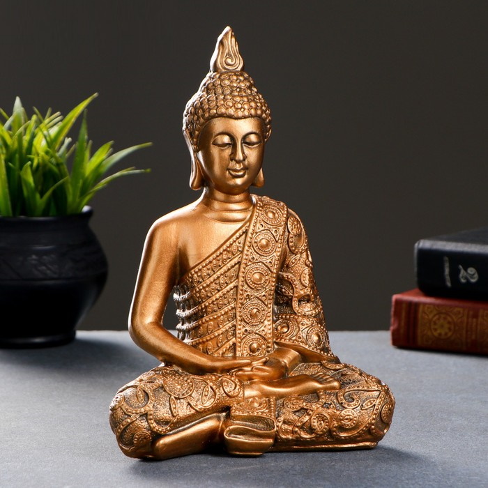 Золотой Будда, которого можно купить в интернет-магазине фэн-шуй "Мой Талисман". Вышивки, картины, сувениры.
