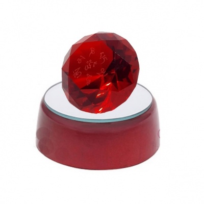 Красный кристалл с мантрой Ом Мани Падме Хум