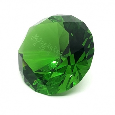 Зеленый кристалл с мантрой Богини Тары