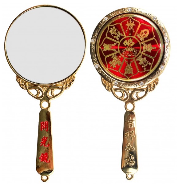 Зеркало фен-шуй с благоприятными символами можно купить в интернет-магазине фэн-шуй "Мой Талисман" 
