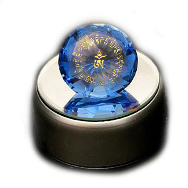Синий кристалл с мантрой Будды Медицины (8 см) №201 можно купить в интернет-магазине фэн-шуй "Мой Талисман"
