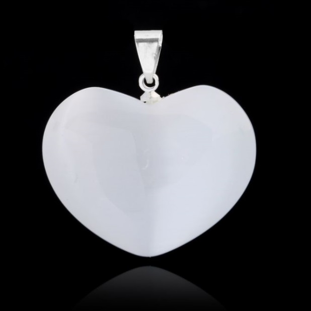 Сердце из кварца белого цвета можно купить в интернет-магазине фэн-шуй "Мой Талисман"