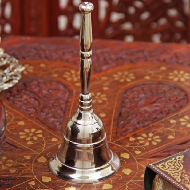 Индийский колокольчик серебристого цвета можно купить в интернет-магазине фэн-шуй "Мой Талисман"