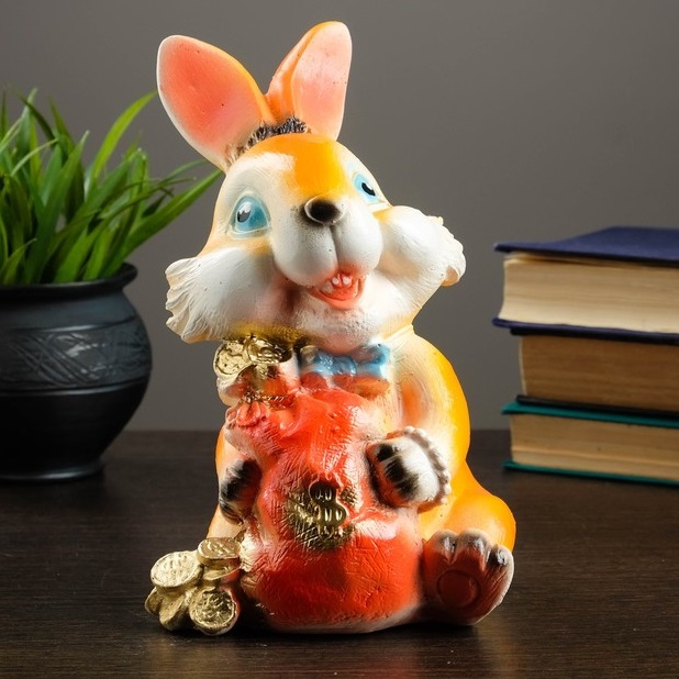 Кролик с мешком денег - копилка, которую можно купить в интернет-магазине фэн-шуй "Мой Талисман"