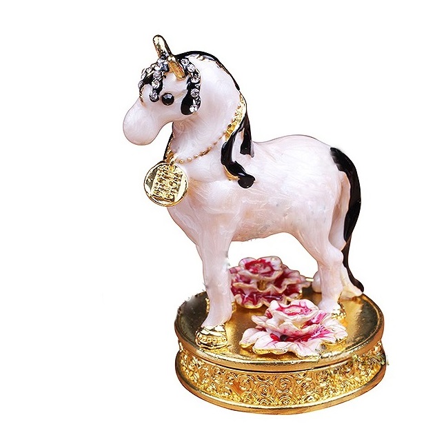Шкатулка "Лошадь" (цветок персика) можно купить в интернет-магазине фэн-шуй "Мой Талисман"