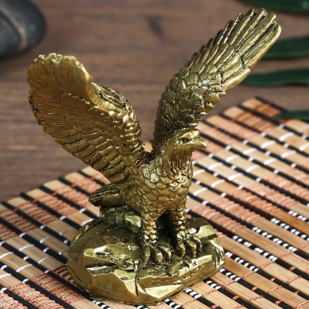 Парящий орел, такую фигурку можно купить в интернет-магазине фэн-шуй "Мой Талисман"