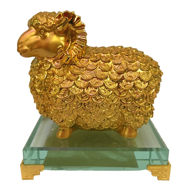 Овца из золотых монет "Золотое руно",  которую можно купить в интернет-магазине фэн-шуй "Мой Талисман"