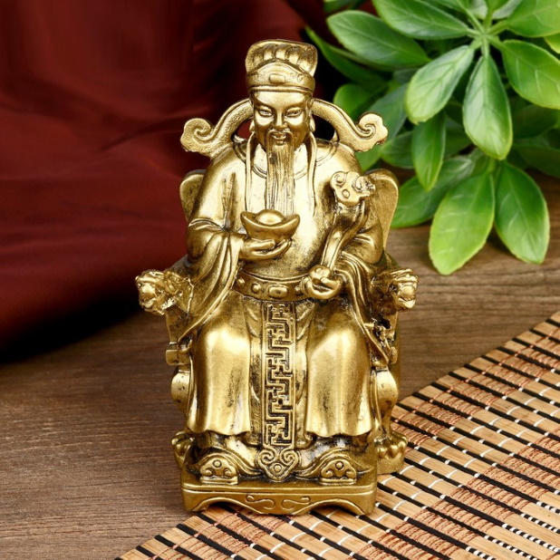 Бог богатства на троне с золотым слитком и жезлом Жуи, которого  можно купить в интернет-магазине фэн-шуй "Мой Талисман". Вышивки, картины, сувениры.
